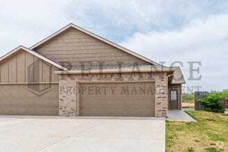 Building Photo - 4809 N Hillside Ct