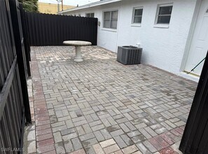 Building Photo - 3417 SE 15th Pl