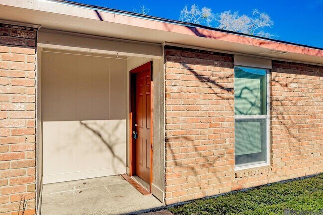 Foto del edificio - 8113 Jefferson Park Dr