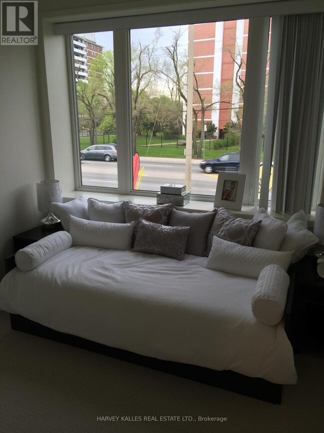 Building Photo - 1961 Victoria Park Ave