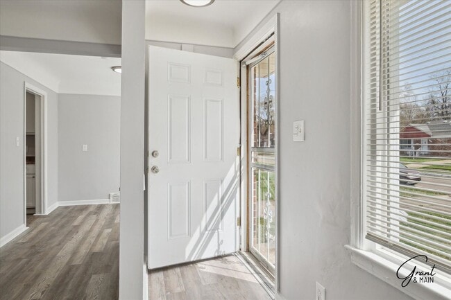 Building Photo - $1250 3 bedroom bungalow