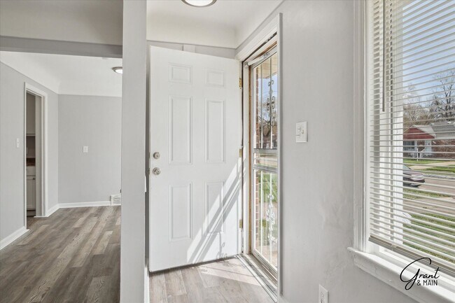 Foto del edificio - $1250 3 bedroom bungalow