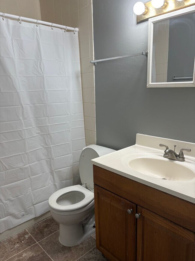 Foto del edificio - 3bed/1.5 Bath Duplex Astoria Park