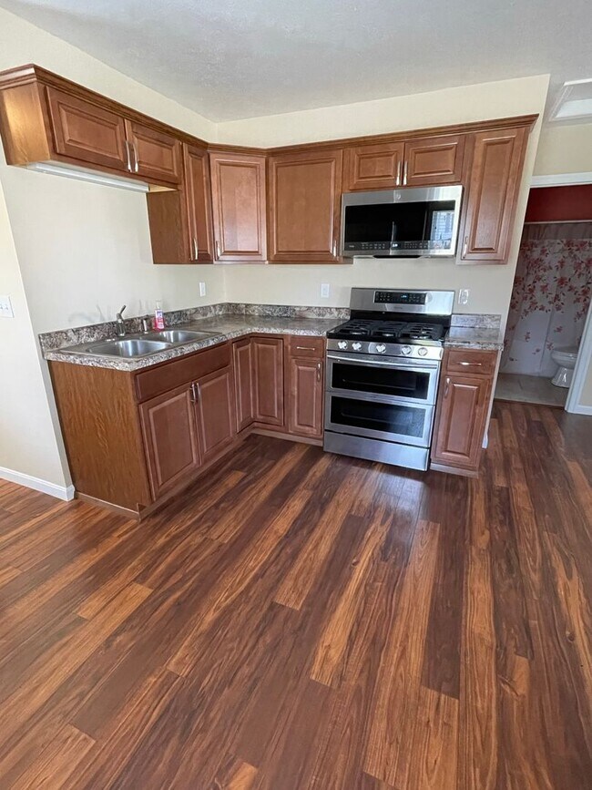 Building Photo - Super Cute 2 Bedroom 1.5 bath home for Rent!