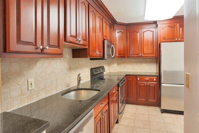 Building Photo - 100 Grand Cove Way