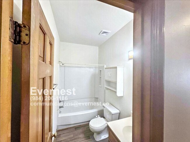 Foto del edificio - 101 Granby Ct