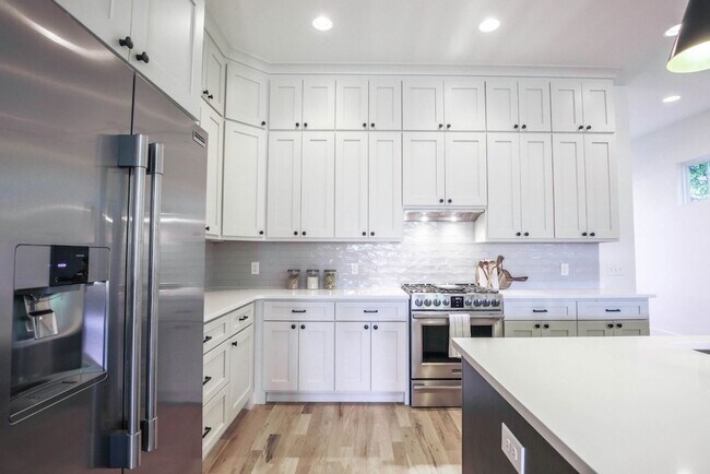 Foto del edificio - Nations Neighborhood, 4 Bedroom house!