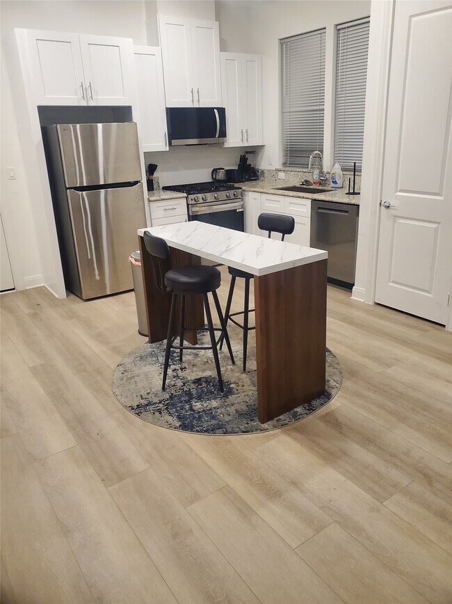 Foto del edificio - 5113 Briscoe St