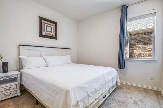 Foto del edificio - 844 Lauren Grove Ln