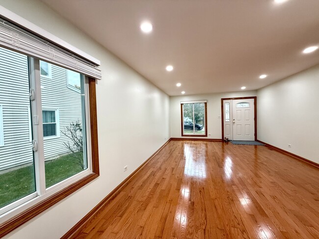 Foto del edificio - 2449 Carlton Dr