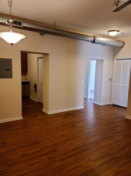 Building Photo - 215 N 6th St
