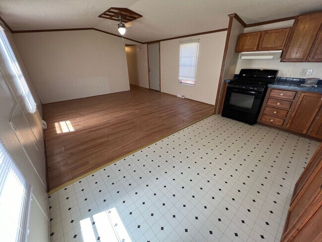 Building Photo - 3 Bed 2 Bath Updated Mobile Home w/ Fenced...