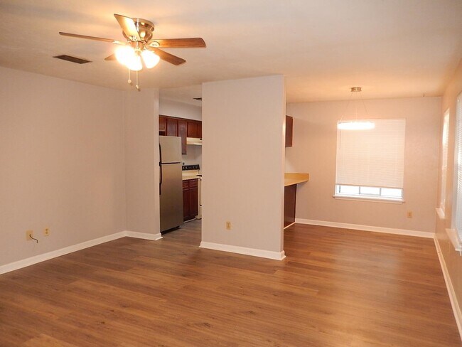Foto del edificio - 2334 Sylvan Ct