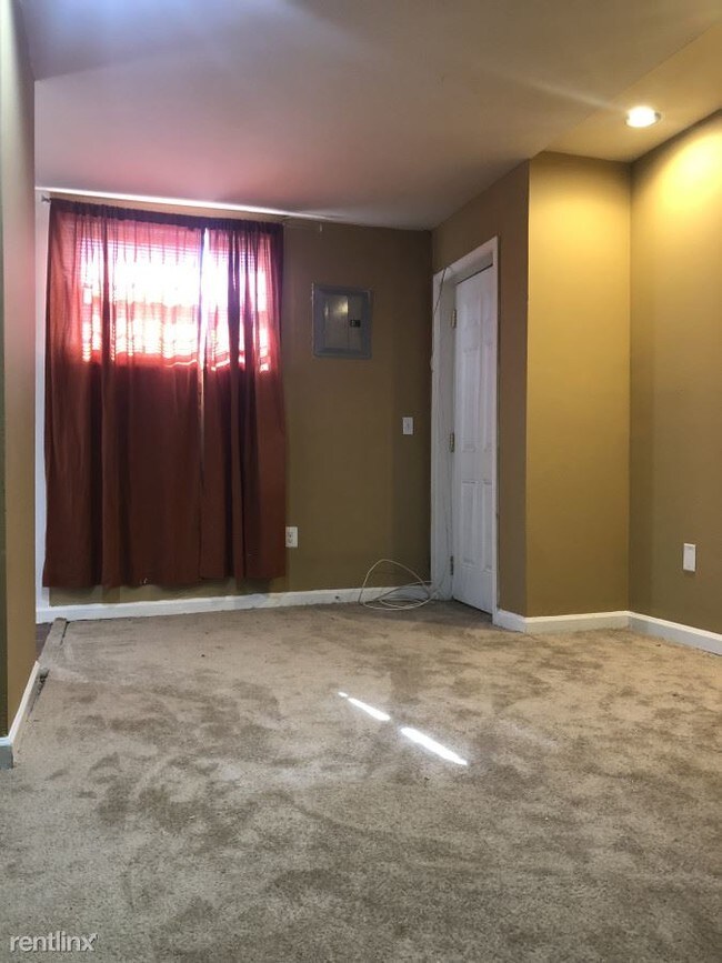 Building Photo - 1 br, 1 bath Apartment - 5551 Force Rd # 1