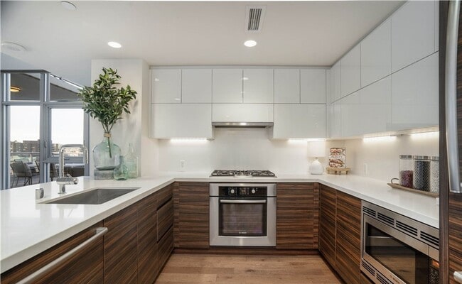 Building Photo - Insignia Condominiums ~ Belltown