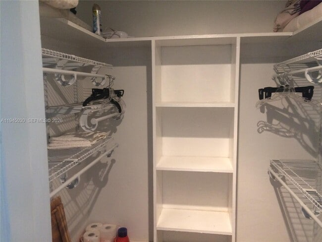 Building Photo - 1014 Salzedo St