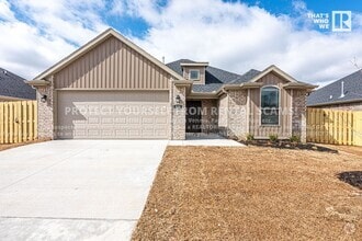 Building Photo - 329 W Tyler Rd