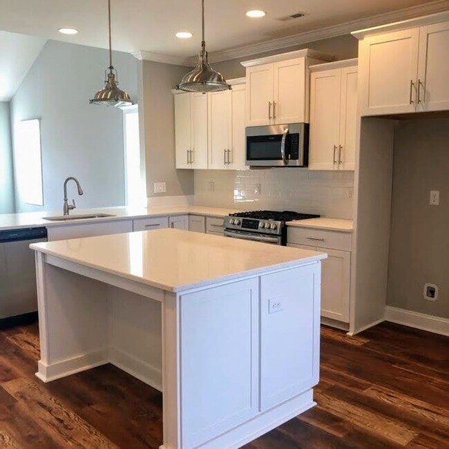 Foto del edificio - Tarin Woods /  4 Bed, 3.5 Baths