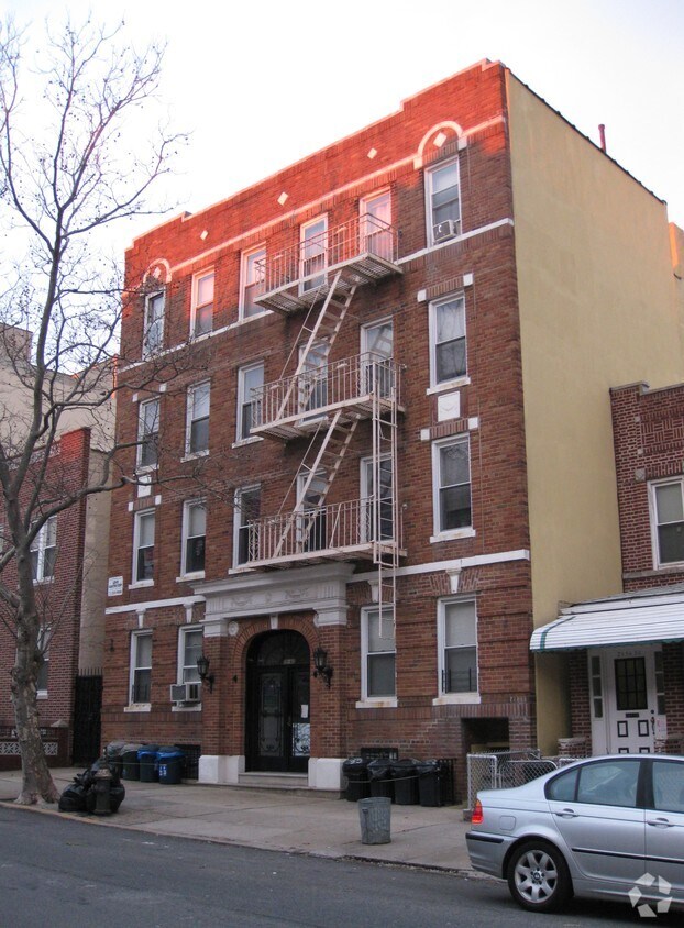 Building Photo - 25-60 33rd St