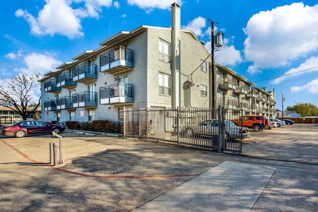 Building Photo - Gastonian - 316