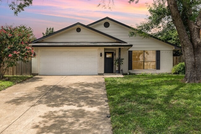 Photo - 1700 Delaford Cir House