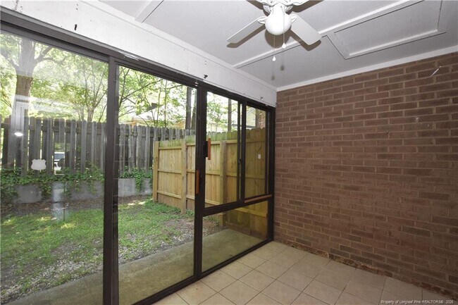 Foto del edificio - 400 N Steele St