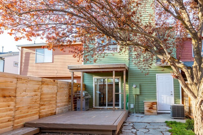 Foto del edificio - Updated Boise Ave. Townhome in great location!
