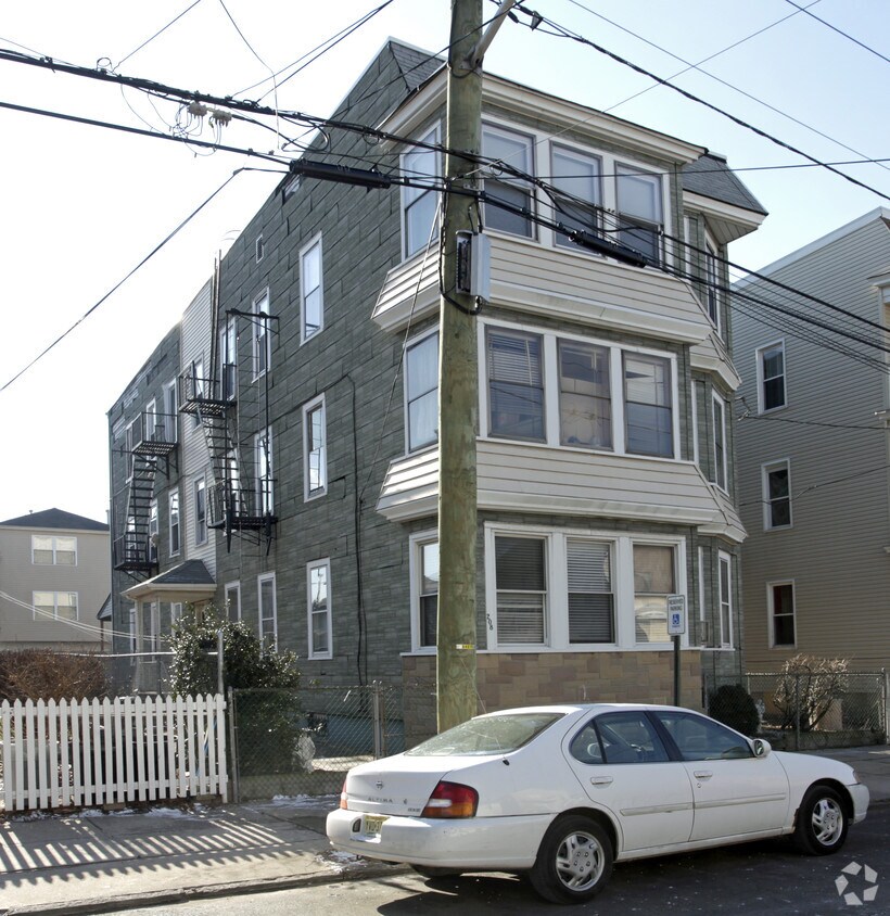 Foto principal - 208 Geneva St