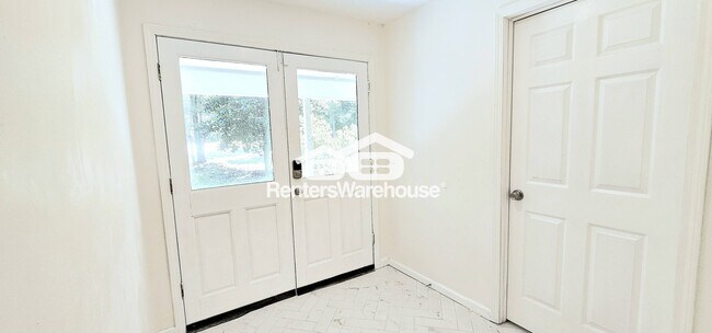 Foto del edificio - 10500 Rivertown Rd