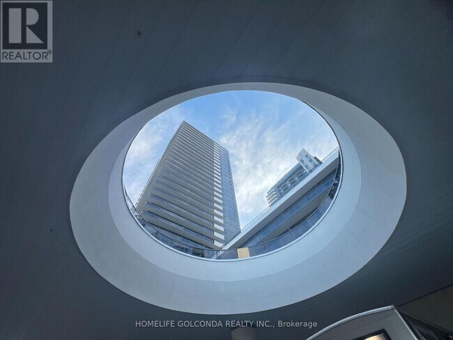 Building Photo - 5105-5105 Hurontario St
