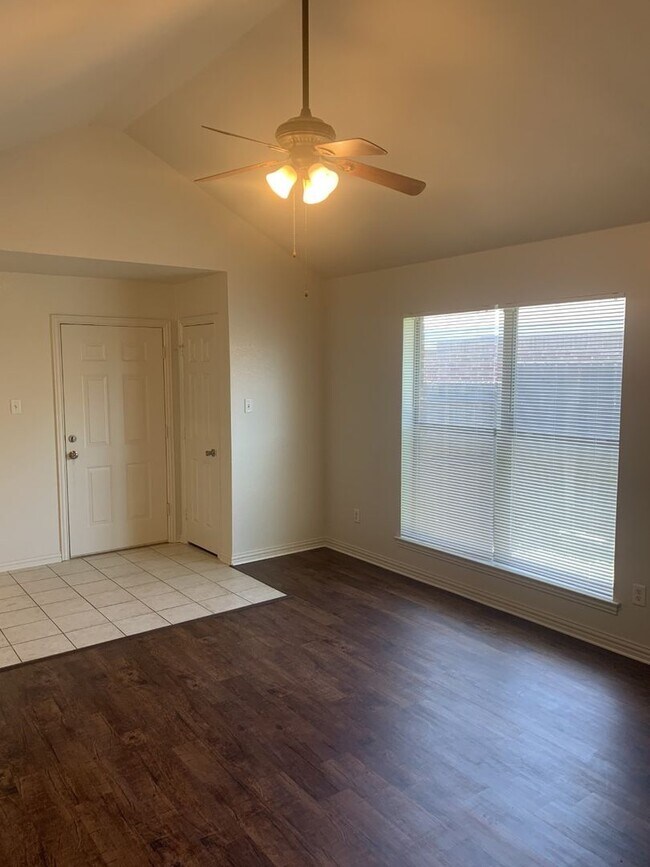 Building Photo - Coming Soon! Nice 3 Bedroom, 2 Full Bath H...