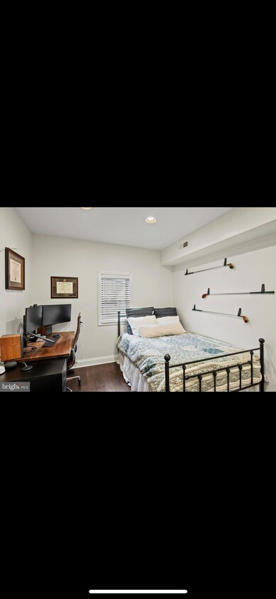 Foto principal - 2404 Foster Ave
