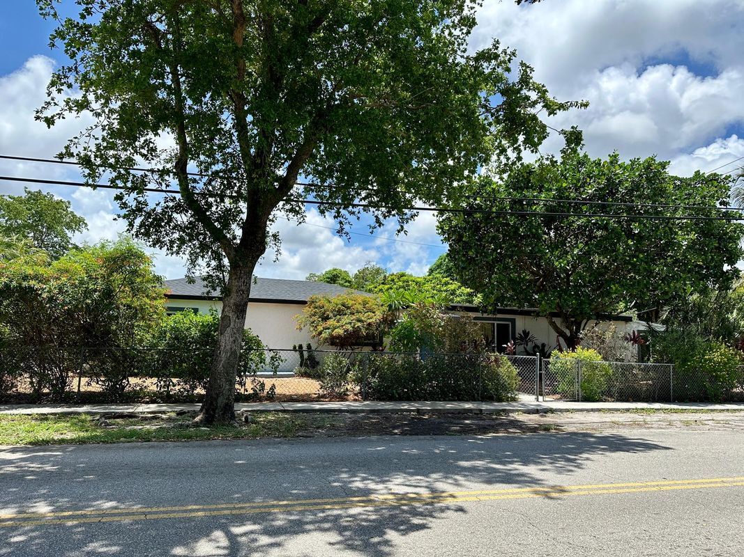 Primary Photo - 12810 NE 9th Ave