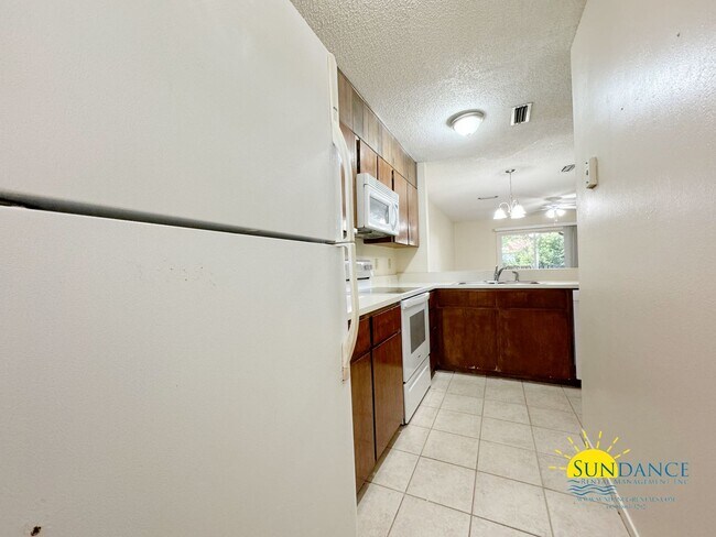Building Photo - Charming Two-Story 2 Bedroom Home in Fort ...