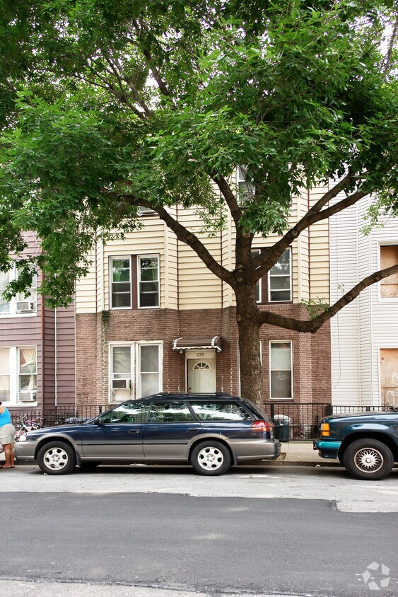 Building Photo - 735 6th Ave