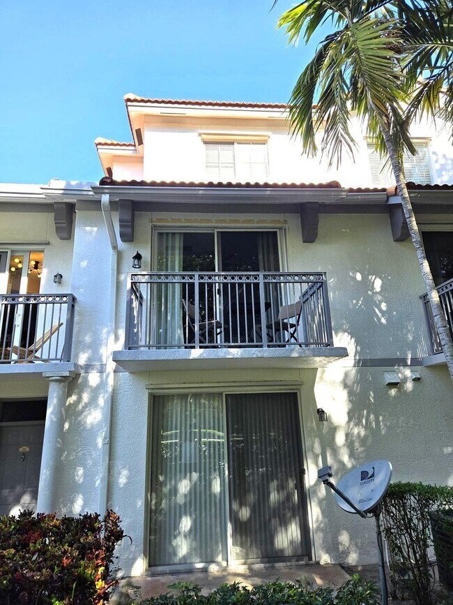 Foto del edificio - 2024 Alta Meadows Ln