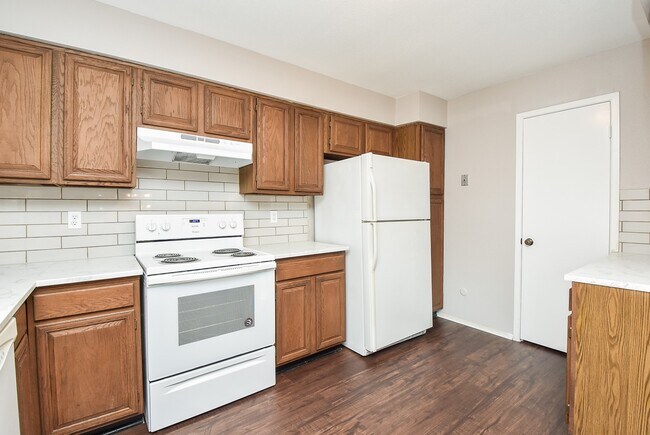 Foto del edificio - 5809 Village Forest Ct
