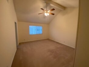 Building Photo - 15600 La Jolla Dr