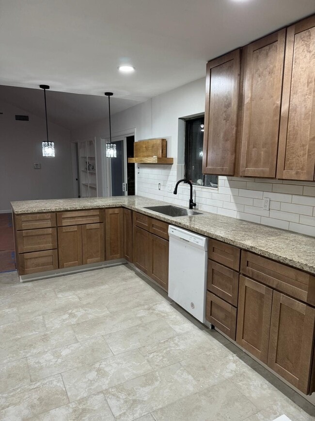 Building Photo - 431 Evergreen Dr