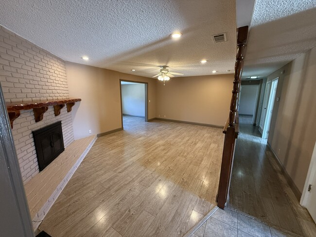 Foto del edificio - 12880 McKinley Ave