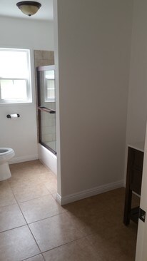 Full Bath - 12871 Glenoaks Blvd