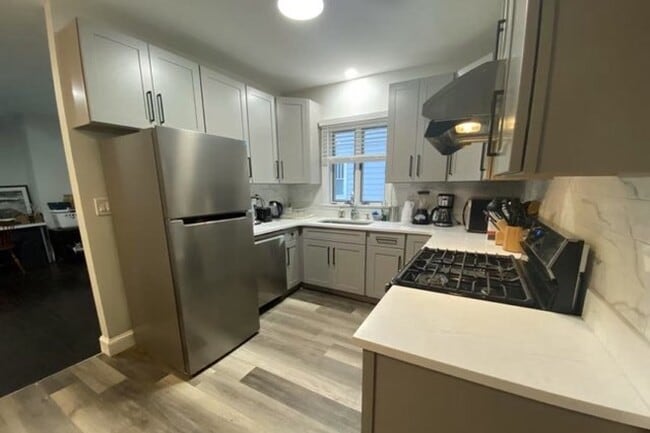 kitchen - 219 Birch Ave