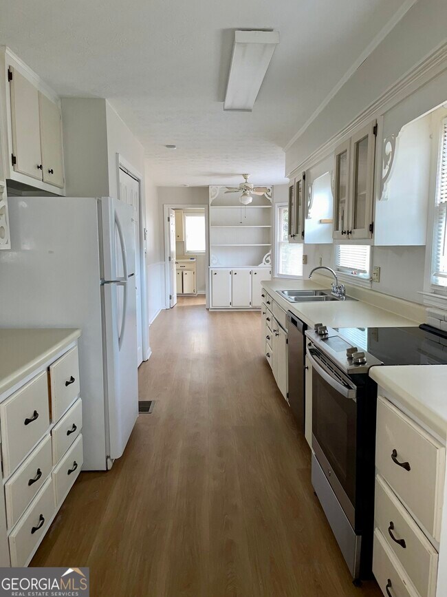 Building Photo - 764 Hemphill Rd