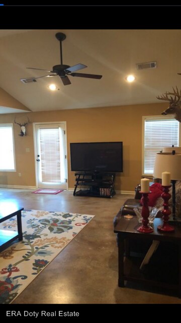 Foto del edificio - 3 br, 2 bath House - 4805 Wildwood Lane