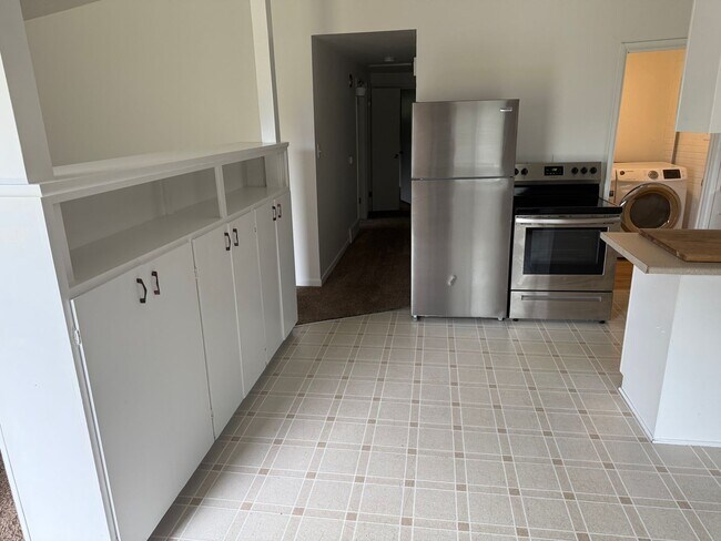 Foto del edificio - Spacious 2 Bedroom Lakewood Duplex