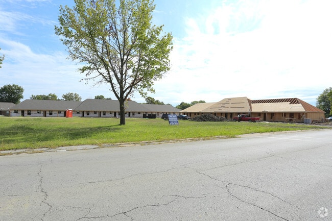Building Photo - 190 N Davis Ave