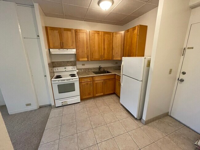 Building Photo - 2651 Kuilei St