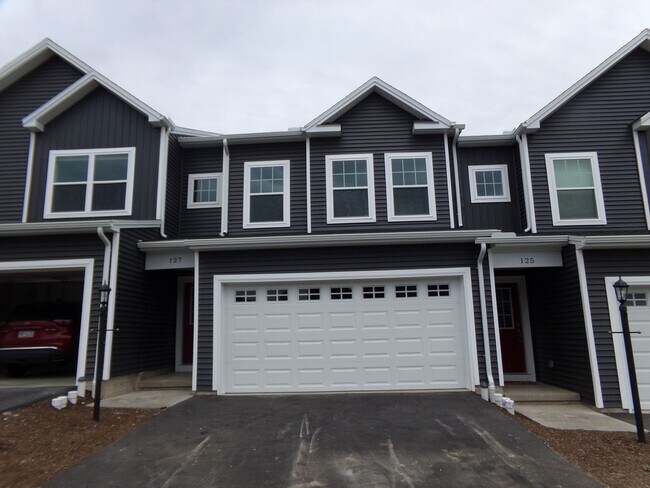 Foto del edificio - 3 bedroom, 2.5 Bathroom Townhouse in Gray's Pointe Neighborhood
