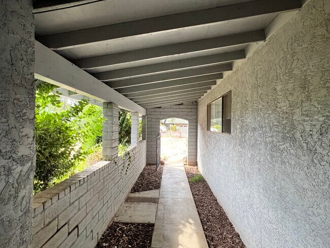 Building Photo - 3075 Royce Dr