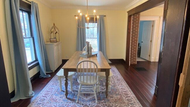 Building Photo - 3317 Charlotte St